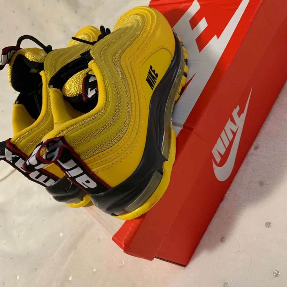 Nike shoes - Picture 1 of 1